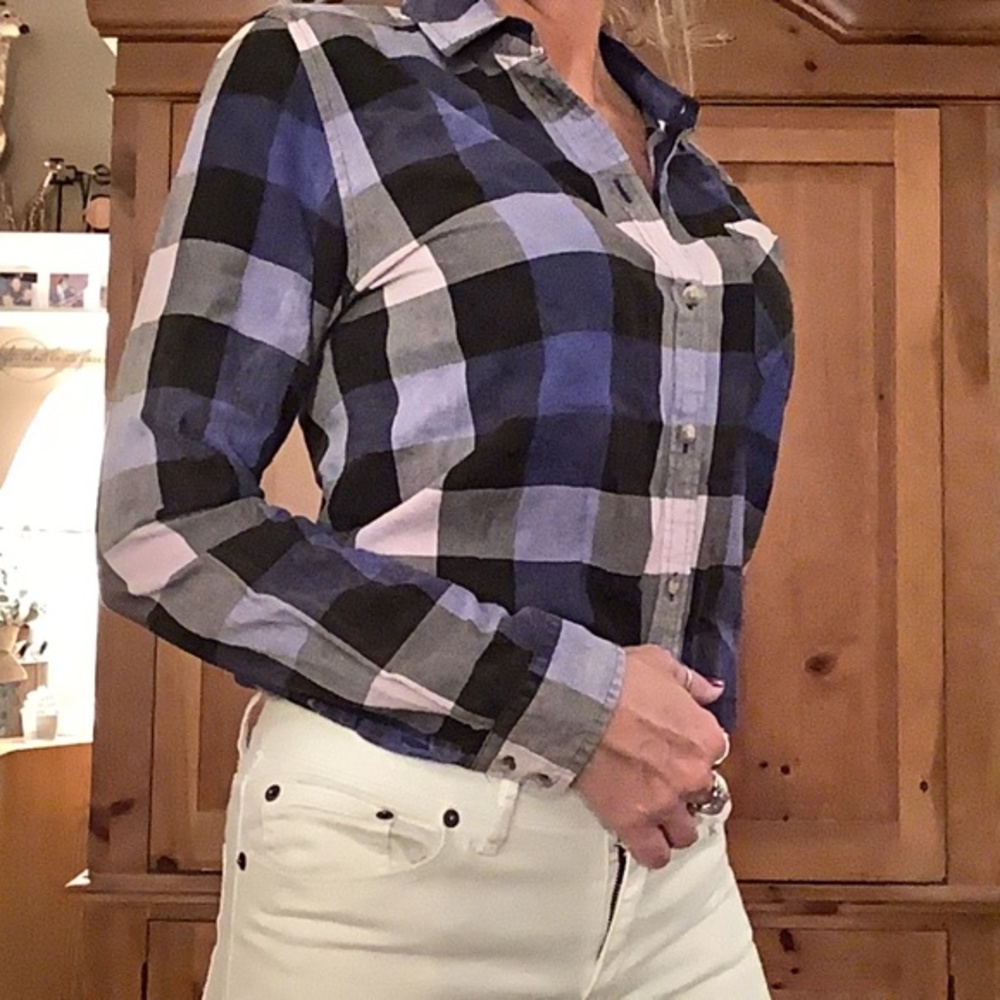 American Eagle mixed purples and black buffalo plaid Jegging button down shirt